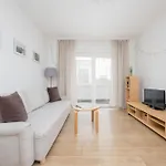 Sloneczny Apartament Z Parkingiem By Noclegi Renters