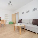 Sloneczny Apartament Z Parkingiem By Noclegi Renters